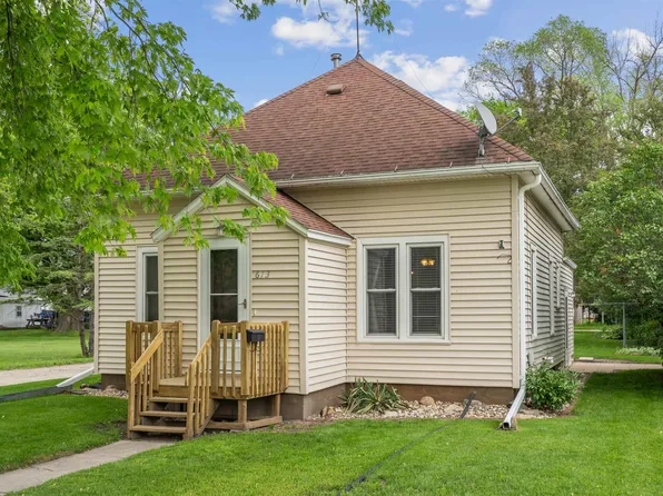 613 3rd Ave SW, Oelwein, IA 50662