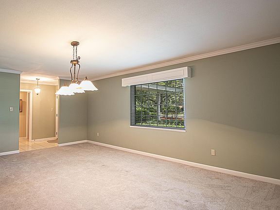 3rd image of 284 Oakwood Dr
