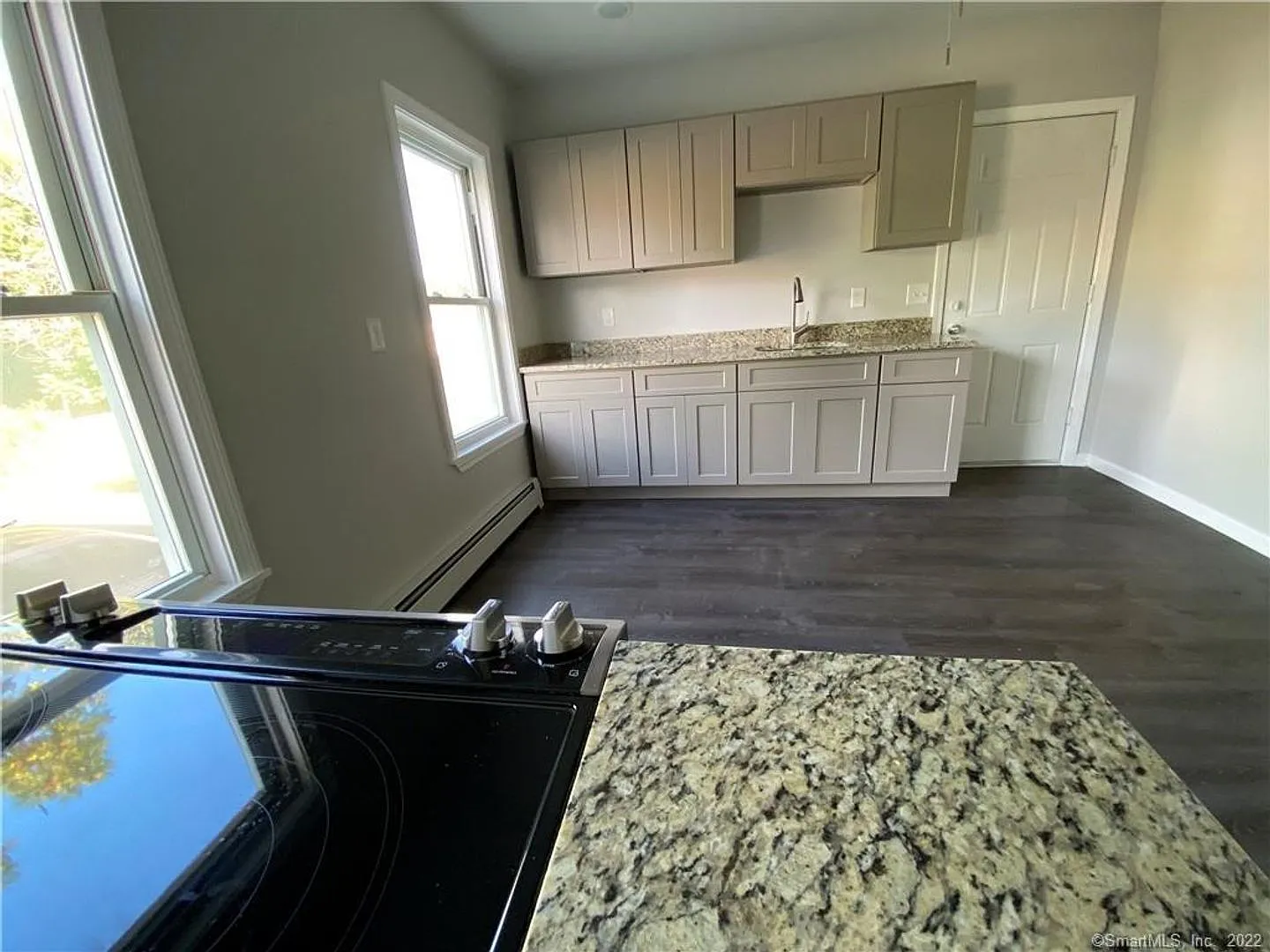 Newly Remodeled 3 Bedroom on 1st Floor — Photo 4