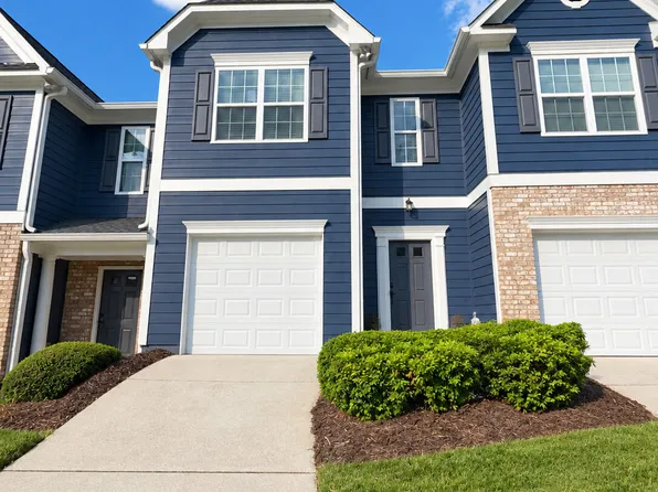 6608 Splashwater Dr, Flowery Branch, GA 30542