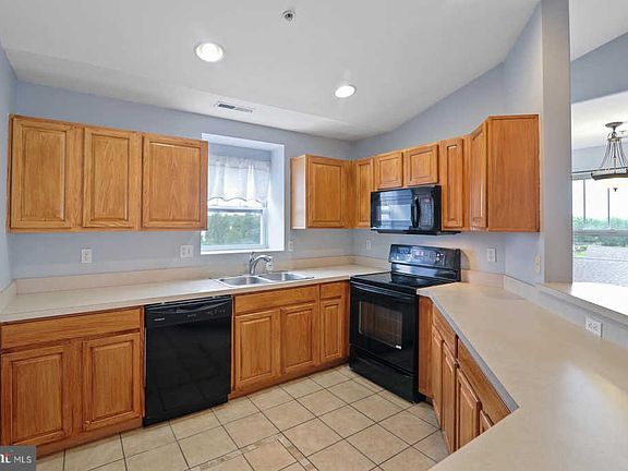 4th image of 3403 S Sagamore Dr #I