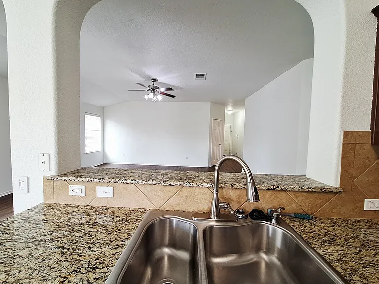 325 Comal Run — Photo 12