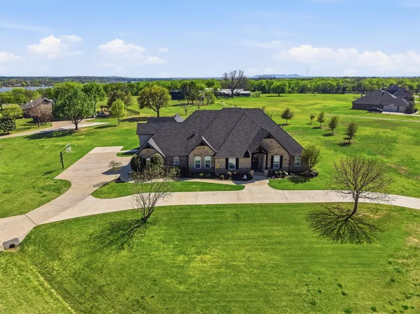 1201 E Iberian Ct, Granbury, TX 76048