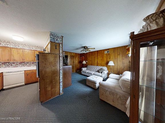 5th image of 2132 Cedarcrest Dr N