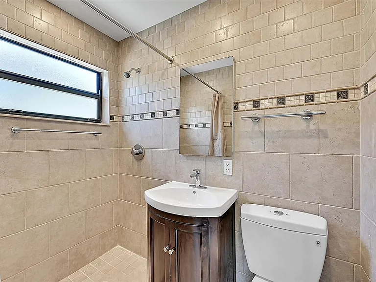 2200 NE 54th St E #EAST — Photo 16