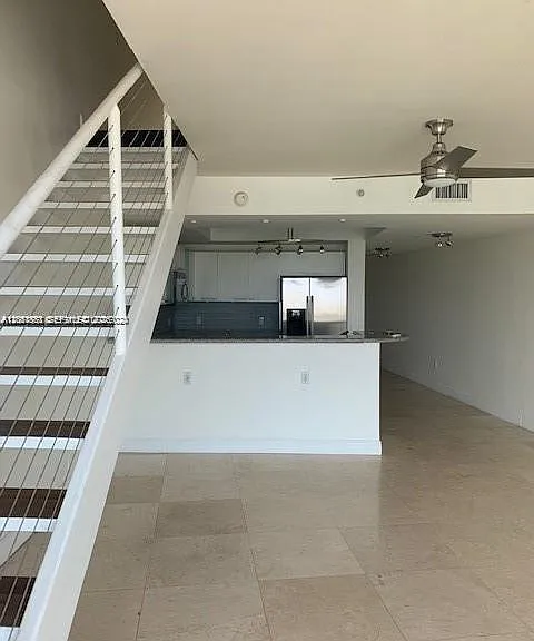 2000 Bay Dr #403 — Photo 4