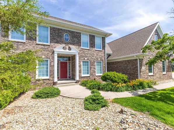 3023 Wellington Dr, Cedar Falls, IA 50613