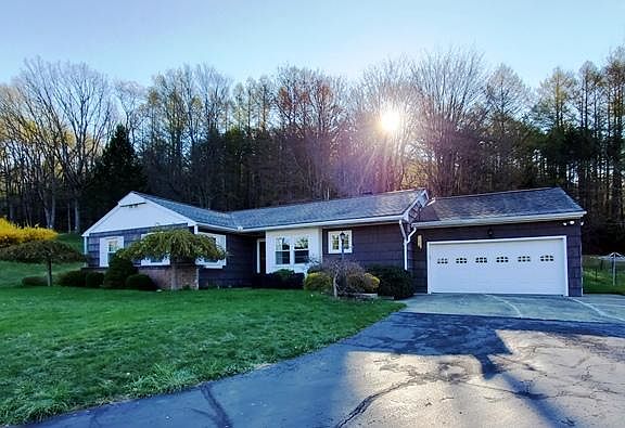 3rd image of 61 Huckleberry Cir
