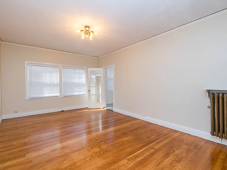 226 Athol — Photo 2