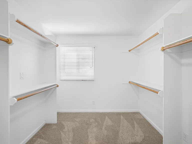 4258 Summit Dr — Photo 34
