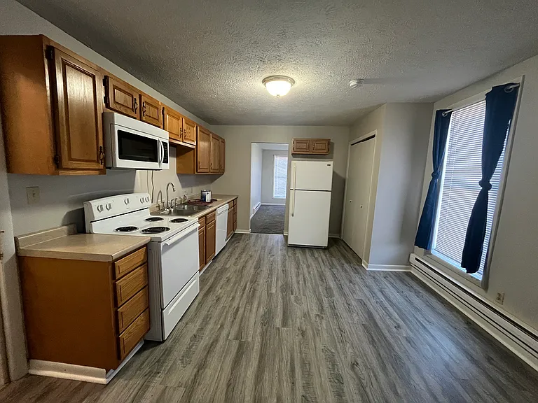 211 E North St #3C — Photo 14
