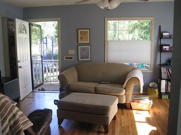 tv/sitting area