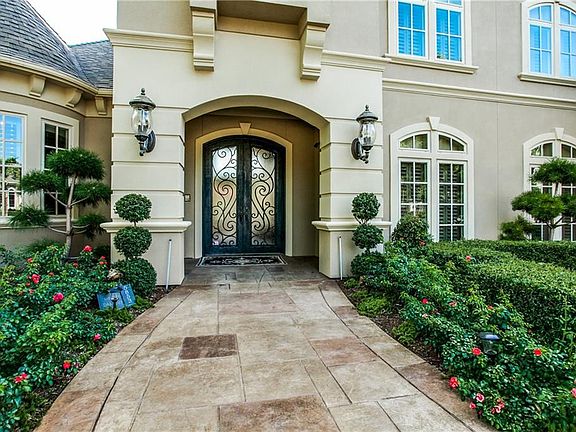 3rd image of 5853 Chamberlyne Dr