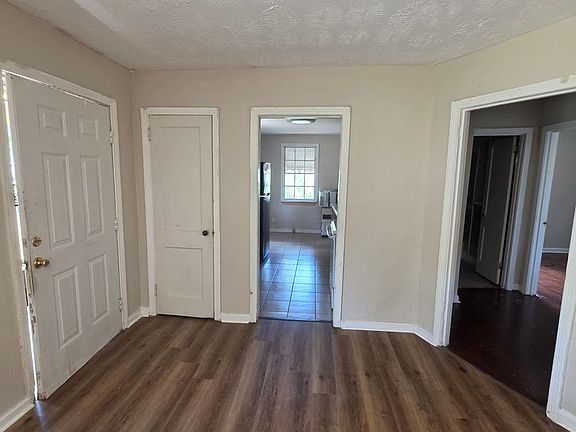 3rd image of 828 Forsythe St