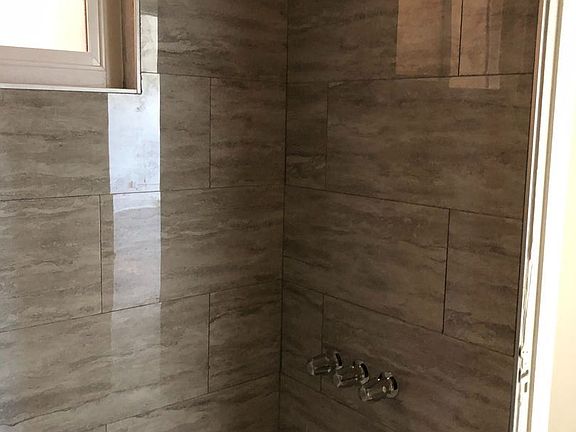 5th image of 946 S Burlington Ave #211