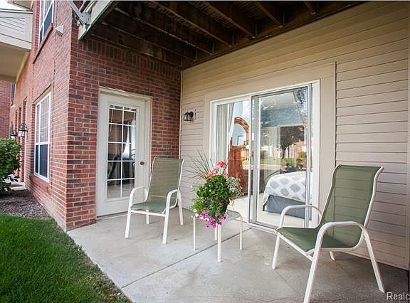 2nd image of 18104 Chesapeake Cir #214