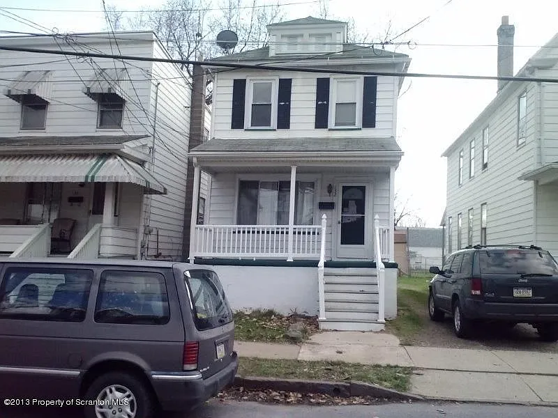 132 Willow St photo 1