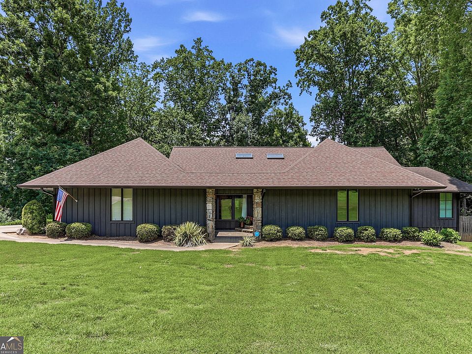 1st image of 143 Woodlake Dr