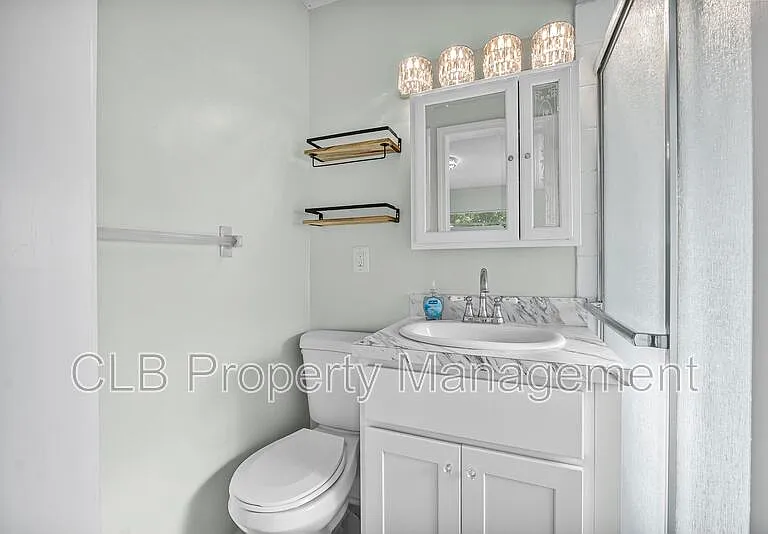 910 New Castle Ct — Photo 9