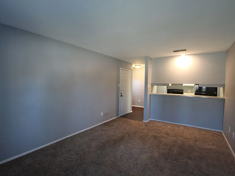 Heritage West Apartments — Photo 27