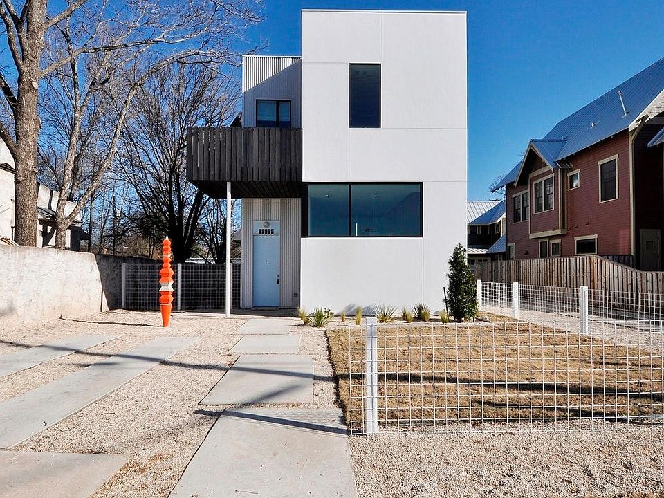 Pics = Unit A in front. Unit B is in Back.