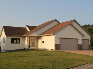 463 Sierra Ln NW, Eyota, MN 55934