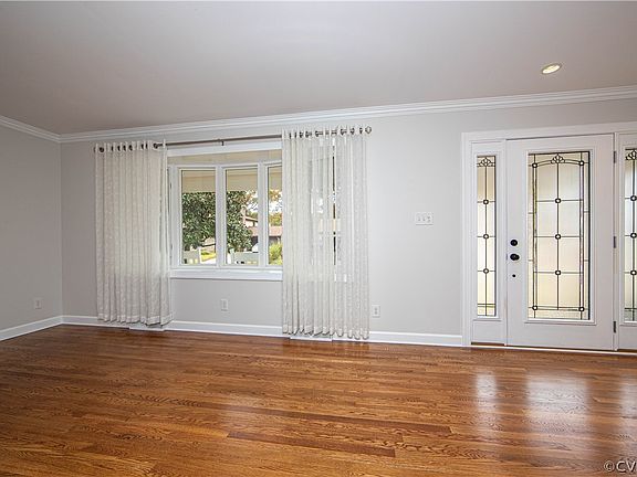 3rd image of 301 Windmere Dr