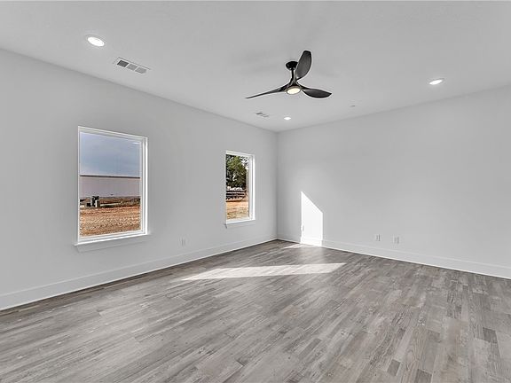 3rd image of 2600 W Bonnie Ln
