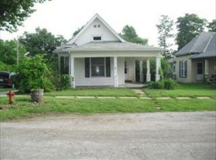 709 W Market St, Savannah, MO 64485