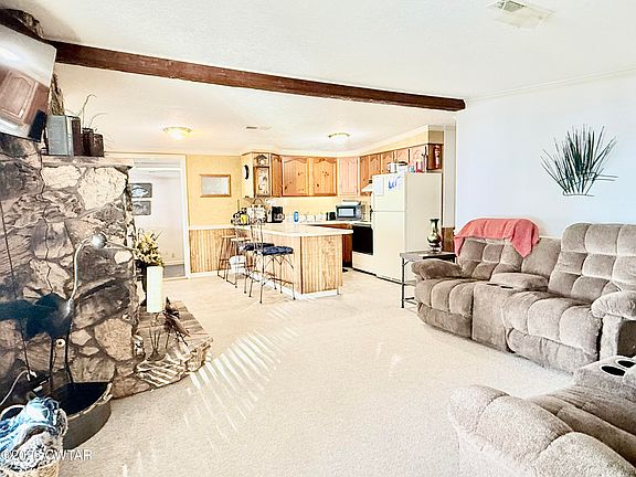 5th image of 859 Lake Dr
