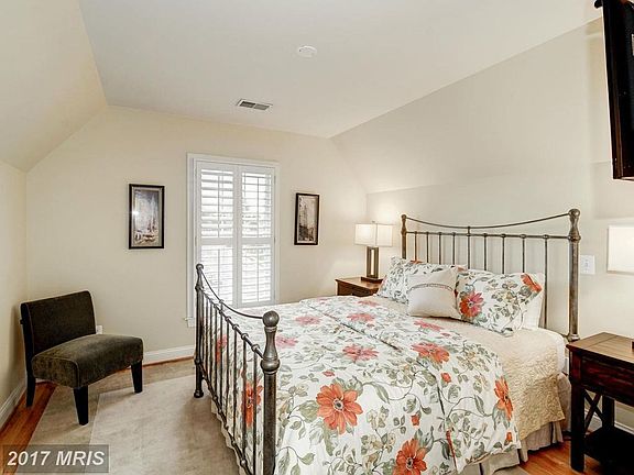 5th image of 1315 McLean Crest Ct