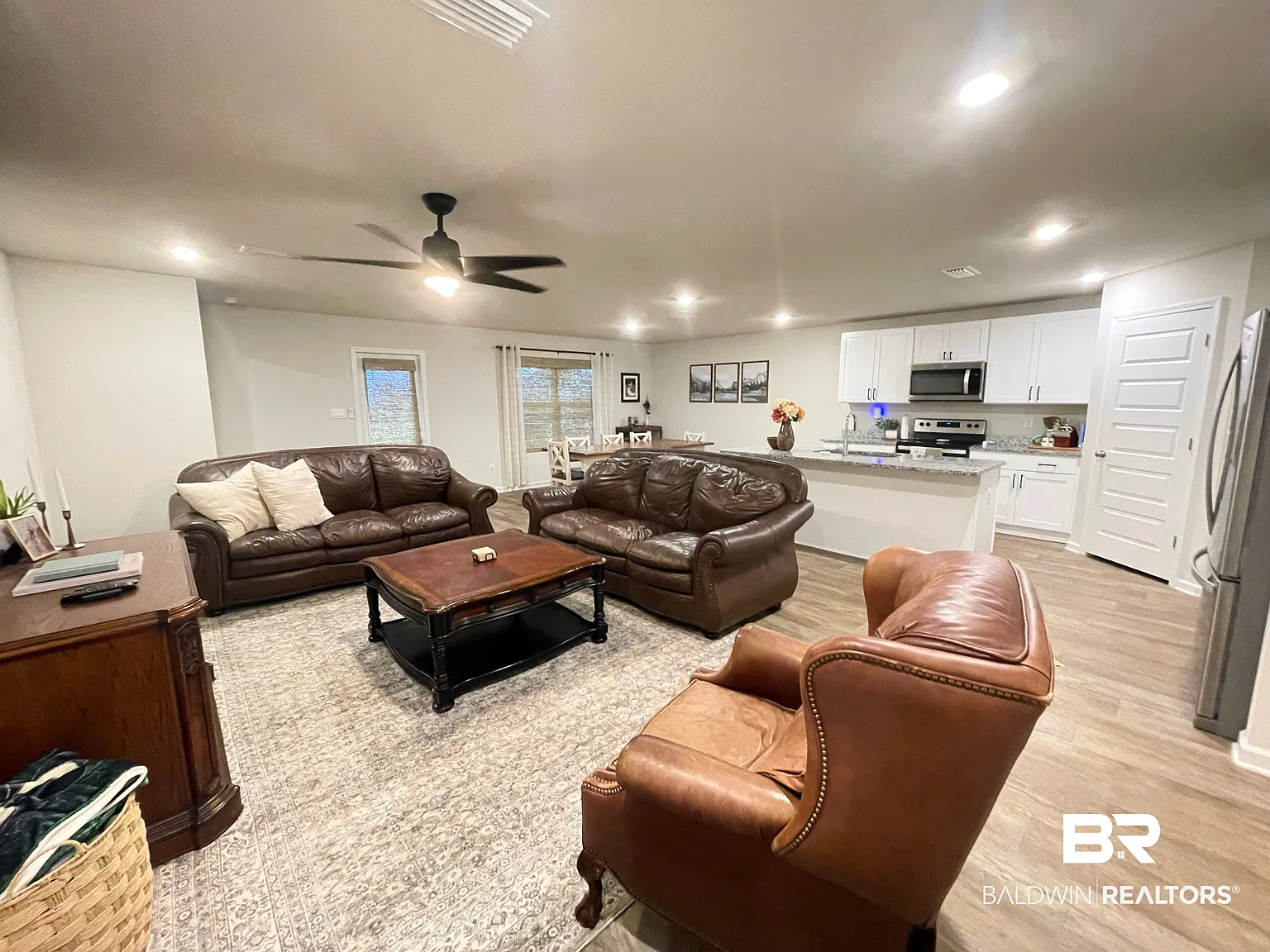 4 bed, 2.0 bath, 2097 sqft, $2,300 — Photo 2