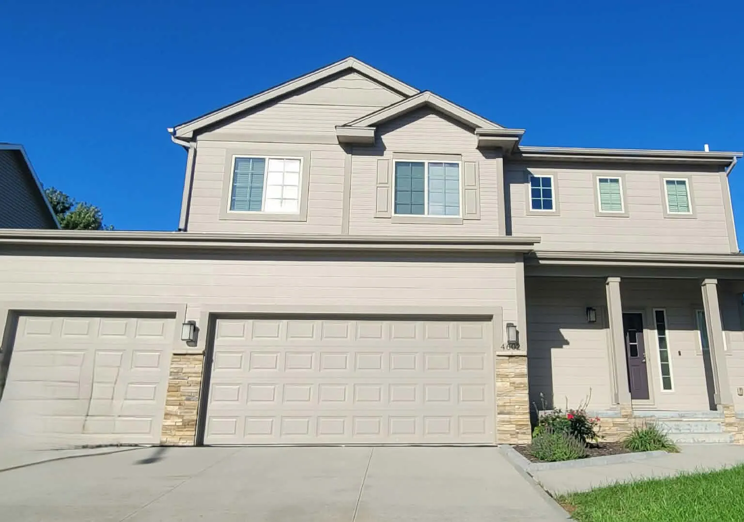 4 bed, 2.5 bath, 2584 sqft, $2,750 — Photo 1