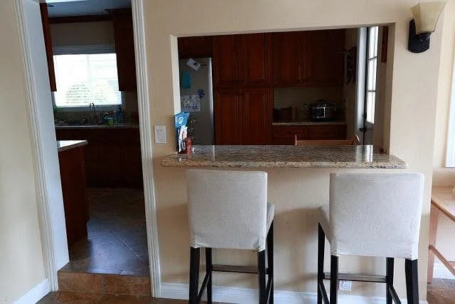 Bar connecting kitchen and family room