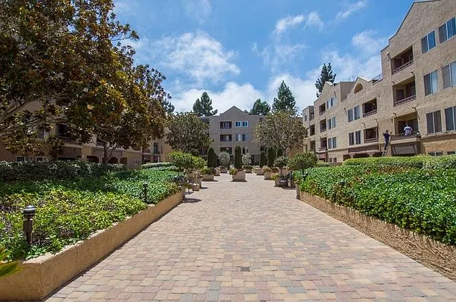 1 bed, 723 sqft, $2,500 — Photo 2