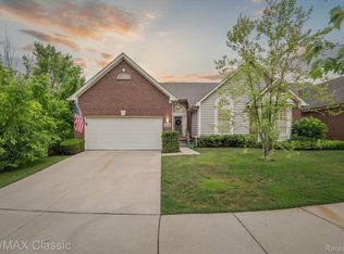 30166 Brightwood Dr #40, Novi, MI