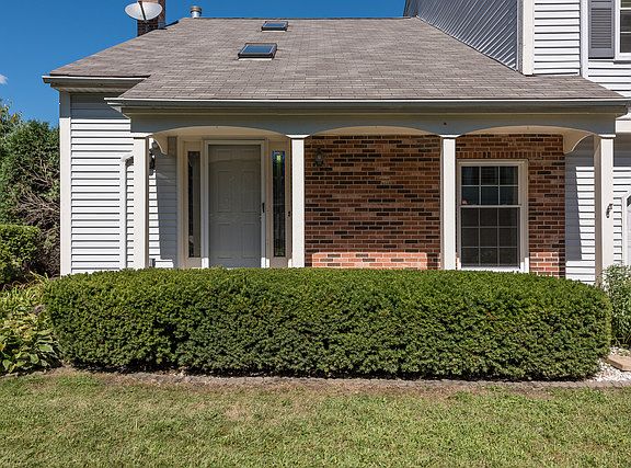 3rd image of 2S727 Timber Dr