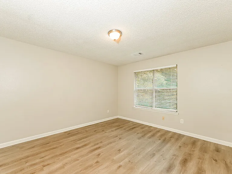 1612 Picadilly Ct NE — Photo 13