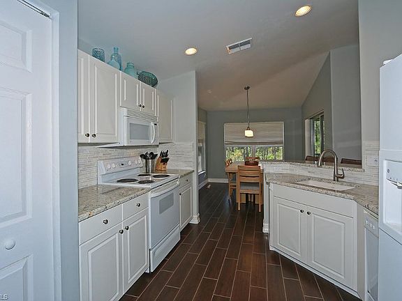 4th image of 801 Carrick Bend Cir APT 201