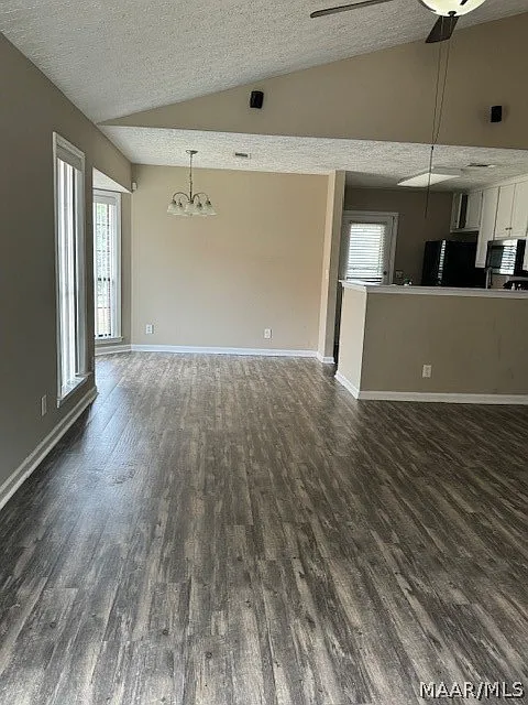 3 bed, 2.0 bath, 1259 sqft, $1,600 — Photo 2