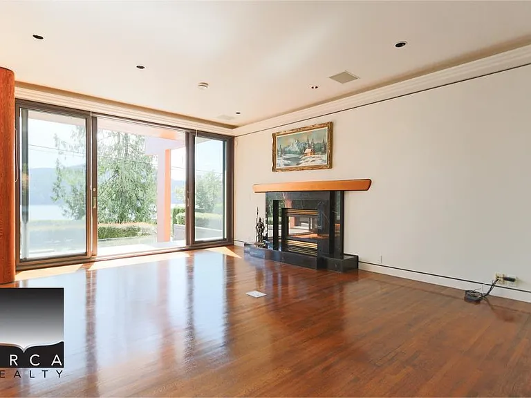 687 Beachview Dr — Photo 8