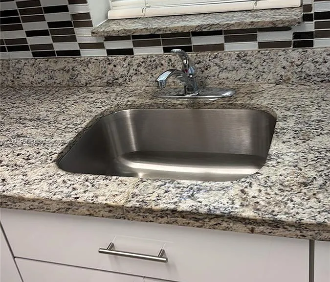 2415 Lincoln St #305 — Photo 14
