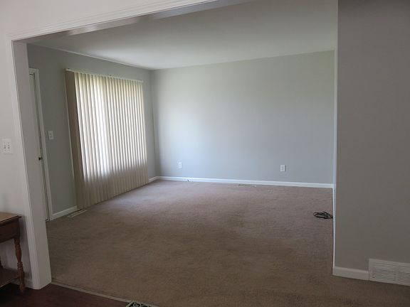 5th image of 23418 Grove St