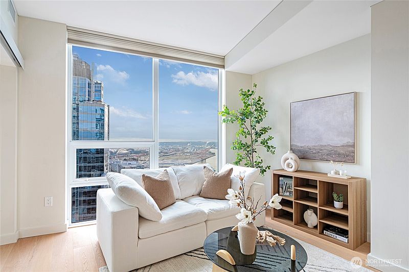 5th image of 121 Stewart ST #3004