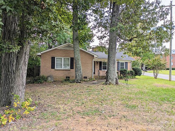 3rd image of 3232 Oakwood Dr