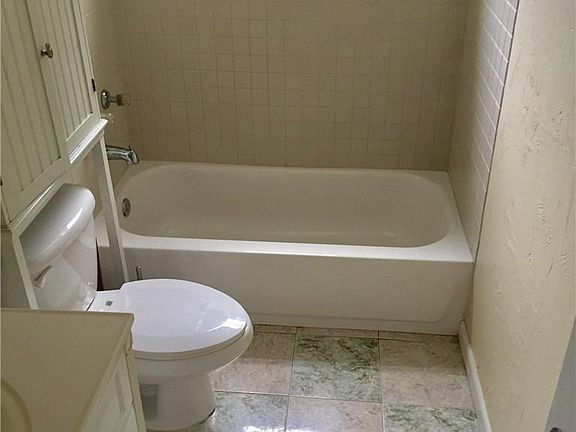 3rd image of 302 Gardens Dr