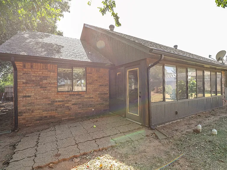1321 Harding Ave — Photo 21