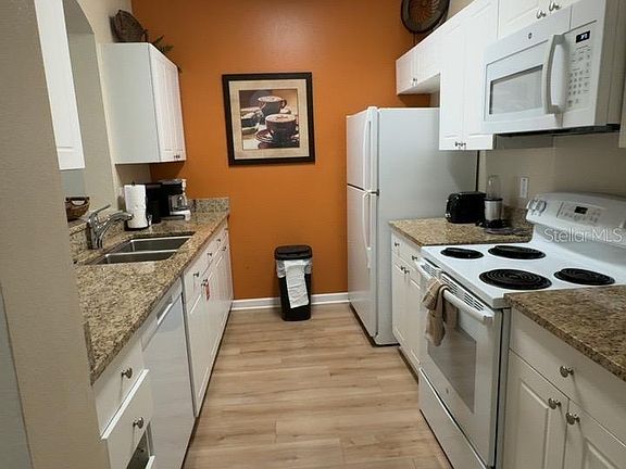 4th image of 8107 COCONUT PALM WAY #201