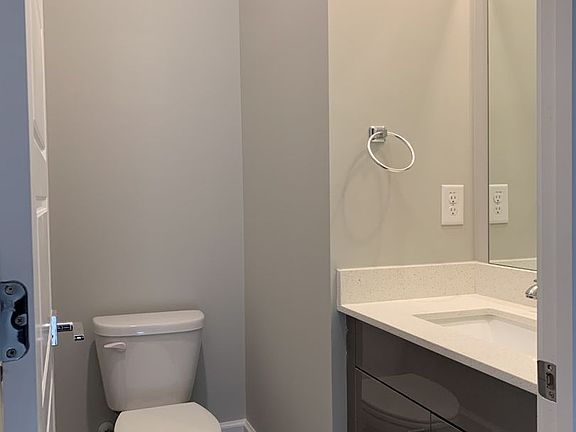 4th image of 456 Parkway Dr #9