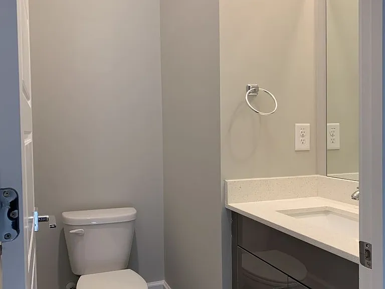 456 Parkway Dr #9 — Photo 4